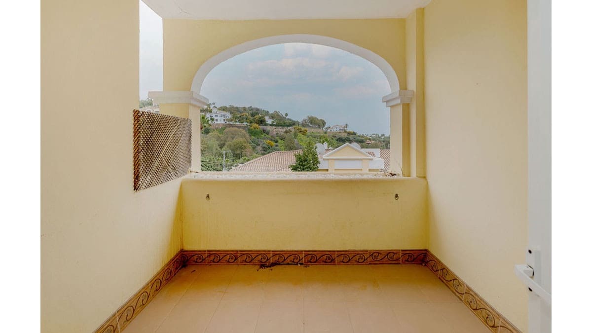 3 bedroom Apartment for sale in La Quinta with pool - € 420,000 (Ref: 9003373)