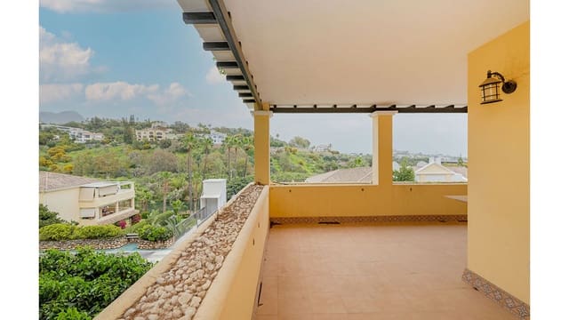 3 bedroom Apartment for sale in La Quinta, Benahavís with pool - € 420,000 (Ref: 9003373)