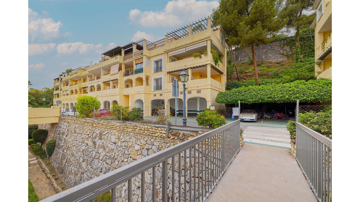 3 bedroom Apartment for sale in La Quinta with pool - € 420,000 (Ref: 9003373)