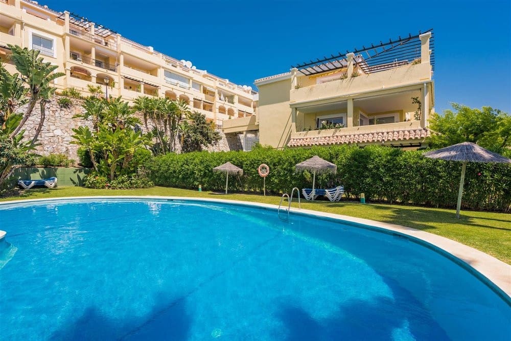3 bedroom Apartment for sale in La Quinta with pool - € 420,000 (Ref: 9003373)