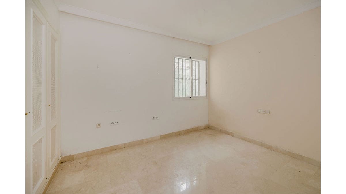 3 bedroom Apartment for sale in La Quinta with pool - € 420,000 (Ref: 9003373)