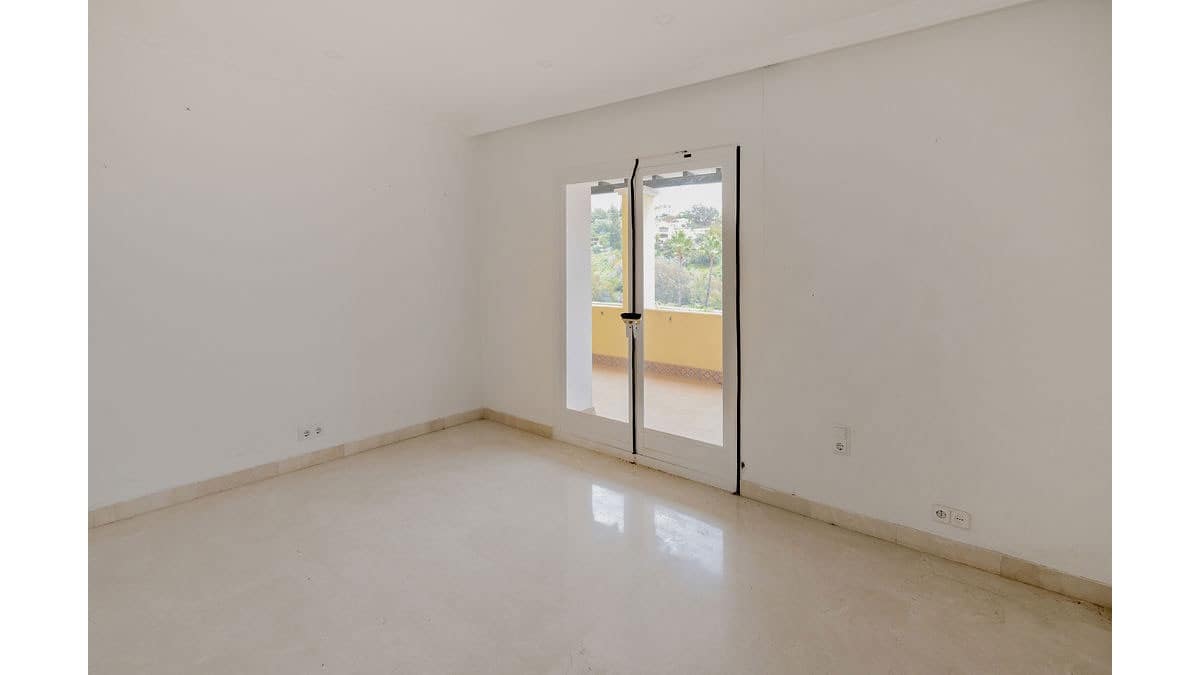 3 bedroom Apartment for sale in La Quinta with pool - € 420,000 (Ref: 9003373)