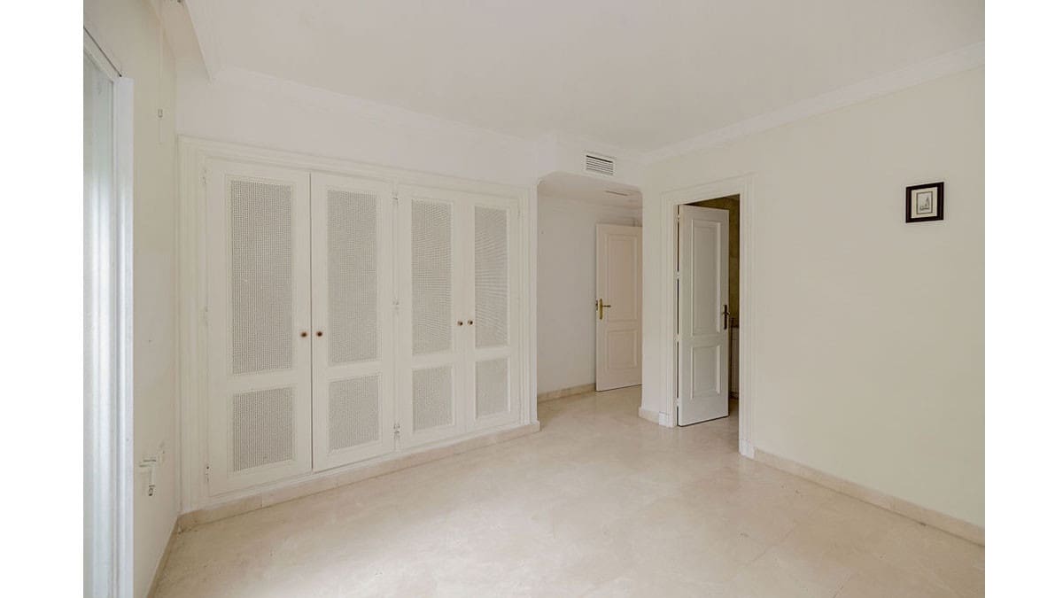 3 bedroom Apartment for sale in La Quinta with pool - € 420,000 (Ref: 9003373)