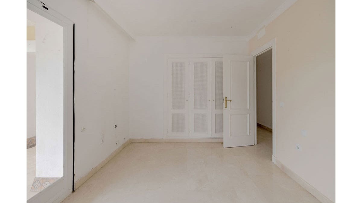 3 bedroom Apartment for sale in La Quinta with pool - € 420,000 (Ref: 9003373)