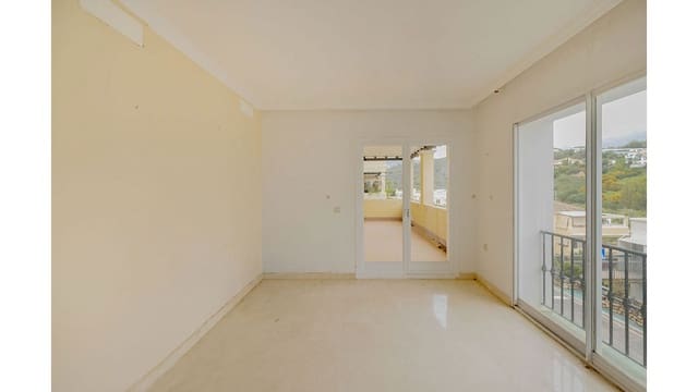 3 bedroom Apartment for sale in La Quinta, Benahavís with pool - € 420,000 (Ref: 9003373)