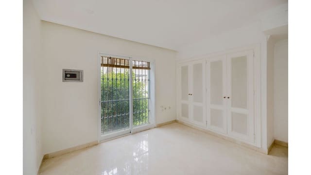 3 bedroom Apartment for sale in La Quinta, Benahavís with pool - € 420,000 (Ref: 9003373)