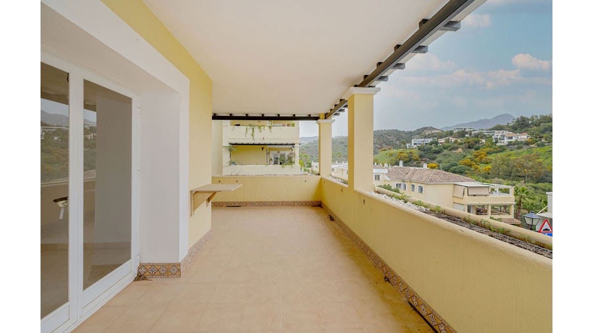 3 bedroom Apartment for sale in La Quinta with pool - € 420,000 (Ref: 9003373)