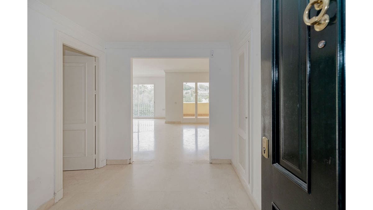 3 bedroom Apartment for sale in La Quinta with pool - € 420,000 (Ref: 9003373)