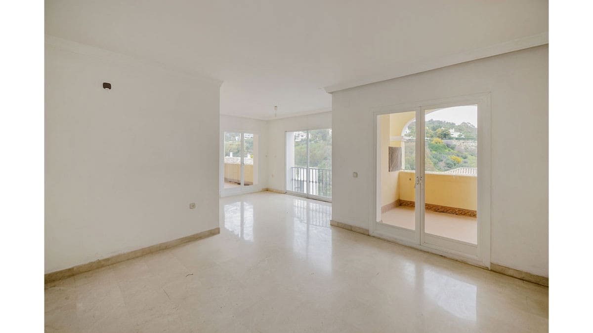3 bedroom Apartment for sale in La Quinta with pool - € 420,000 (Ref: 9003373)