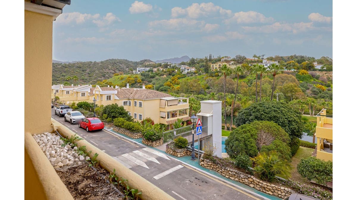 3 bedroom Apartment for sale in La Quinta with pool - € 420,000 (Ref: 9003373)