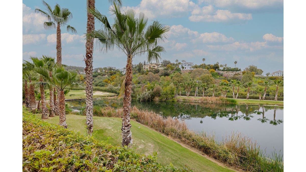 3 bedroom Apartment for sale in La Quinta with pool - € 420,000 (Ref: 9003373)