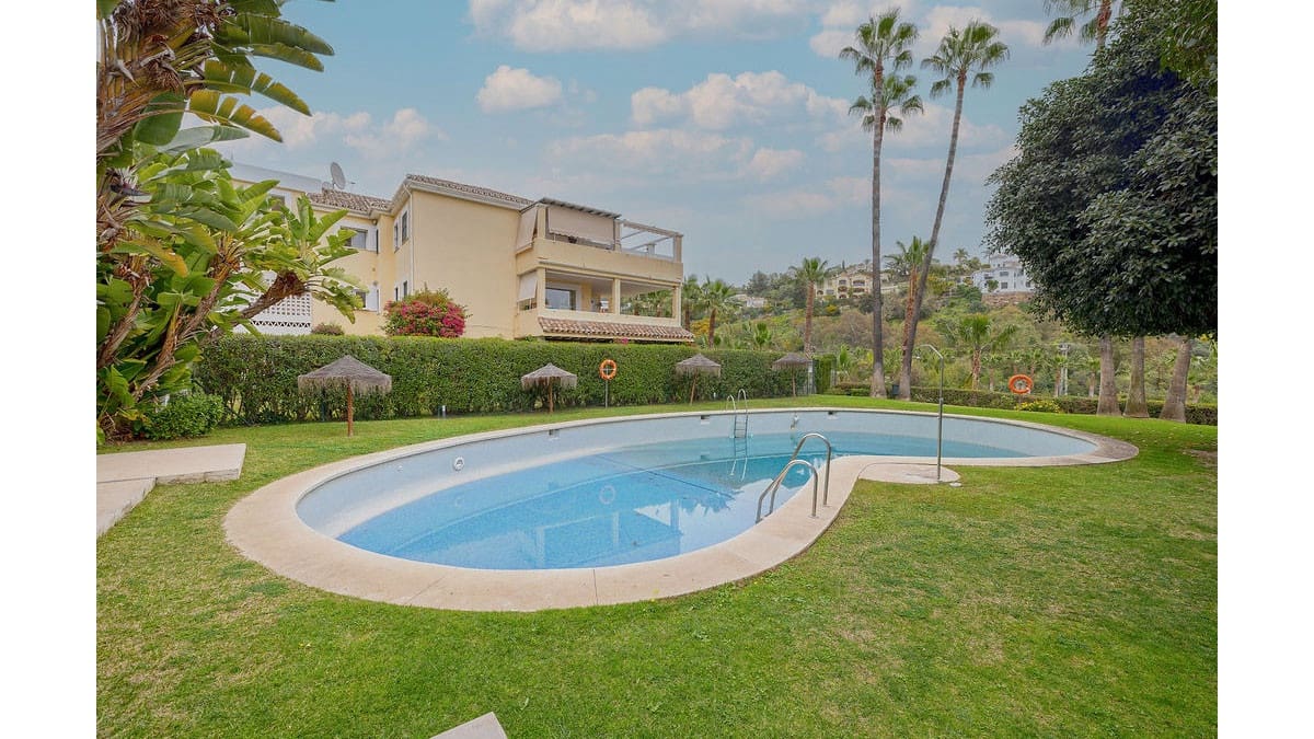 3 bedroom Apartment for sale in La Quinta with pool - € 420,000 (Ref: 9003373)
