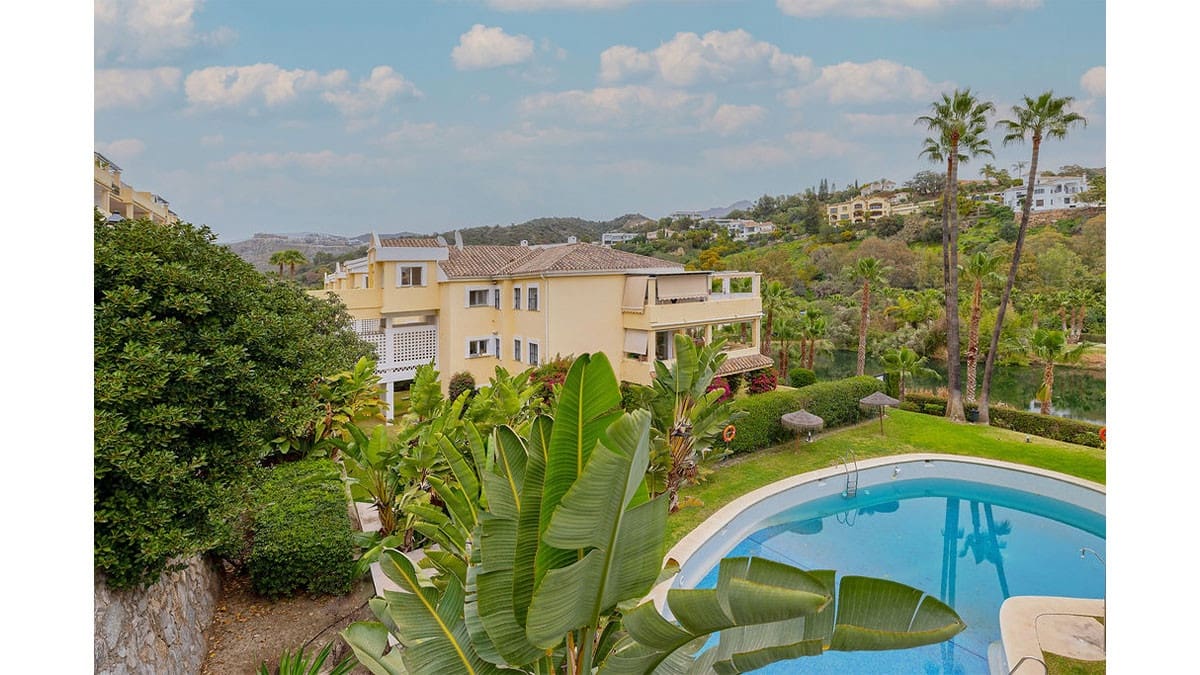 3 bedroom Apartment for sale in La Quinta with pool - € 420,000 (Ref: 9003373)