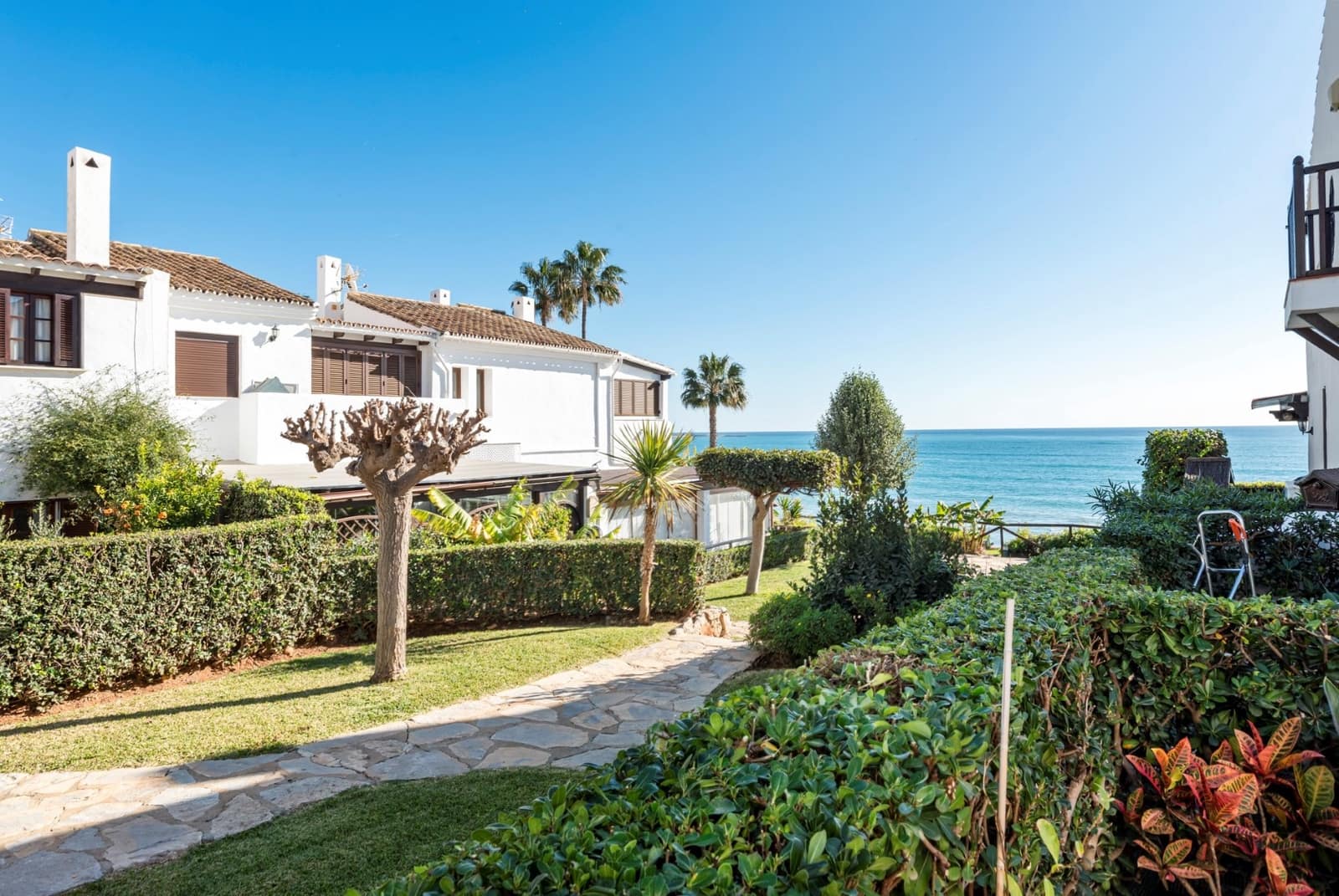 2 bedroom Townhouse for sale in Estepona with pool garage - € 469,000 (Ref: 9007360)