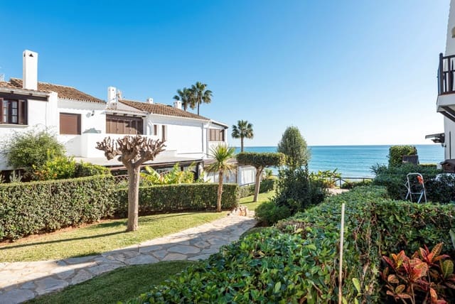 2 makuuhuone Omakotitalo myytävänä paikassa Estepona mukana uima-altaan 
autotalli - 469 000 € (Ref: 9007360)