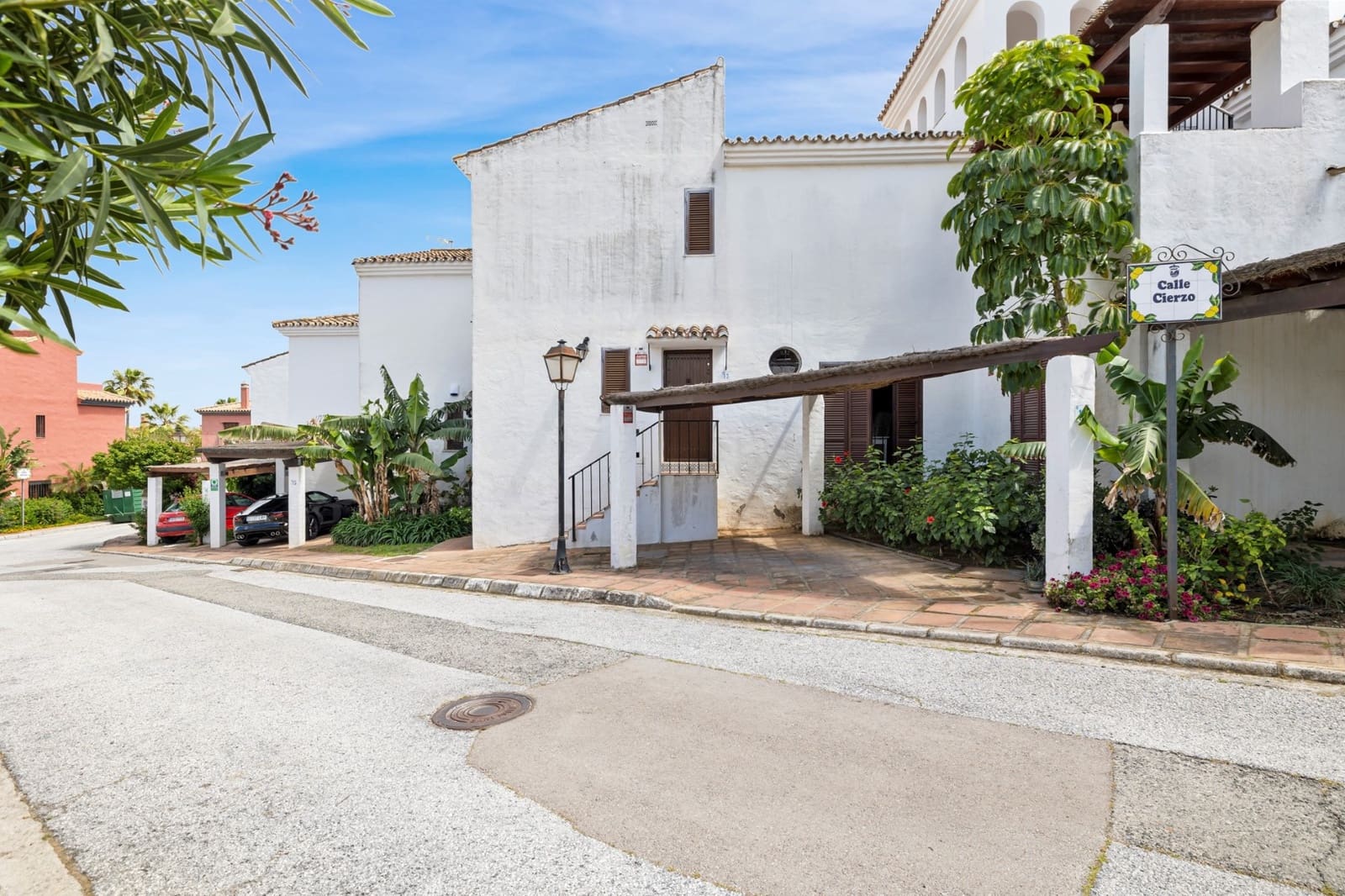 2 bedroom Townhouse for sale in Estepona with pool garage - € 469,000 (Ref: 9007360)