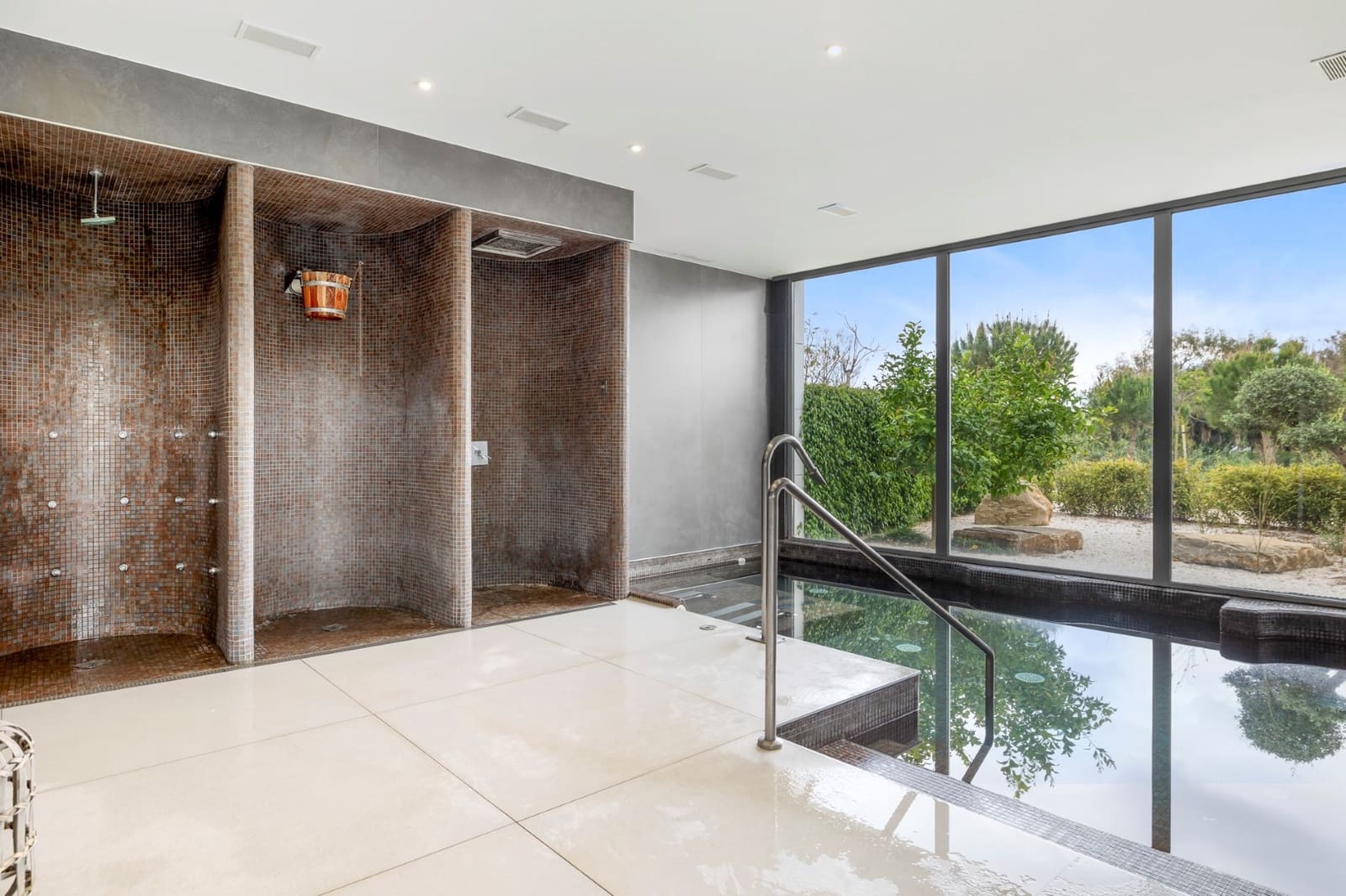 3 makuuhuone Huoneisto myytävänä paikassa Estepona mukana uima-altaan 
autotalli - 1 390 000 € (Ref: 9007361)