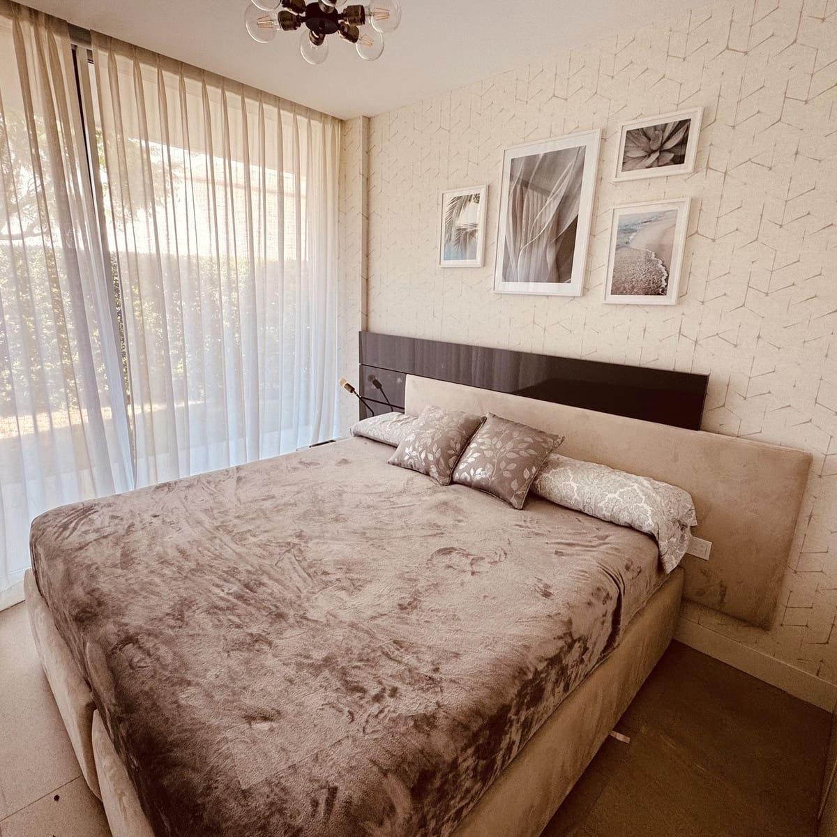 2 soverom Leilighet til salgs i Estepona med svømmebasseng garasje - € 898 000 (Ref: 9007361)