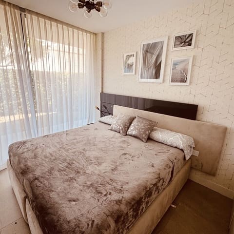 2 soverom Leilighet til salgs i Estepona med svømmebasseng garasje - € 898 000 (Ref: 9007361)