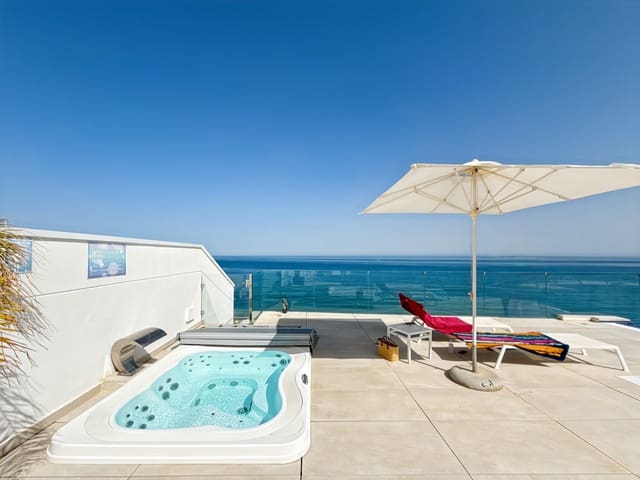 2 chambre Appartement à vendre à Puerto de Estepona, Estepona avec piscine garage - 630 000 € (Ref: 9024181)