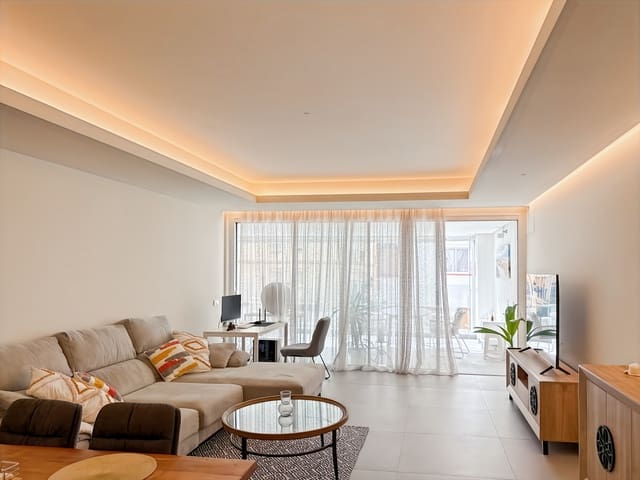 2 makuuhuone Huoneisto myytävänä paikassa Puerto de Estepona, Estepona mukana uima-altaan 
autotalli - 680 000 € (Ref: 9024181)