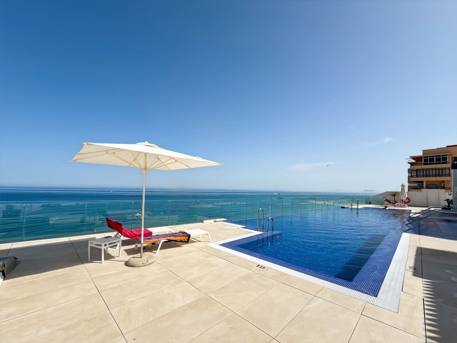 2 quarto Apartamento para venda em Estepona com piscina garagem - 680 000 € (Ref: 9024181)