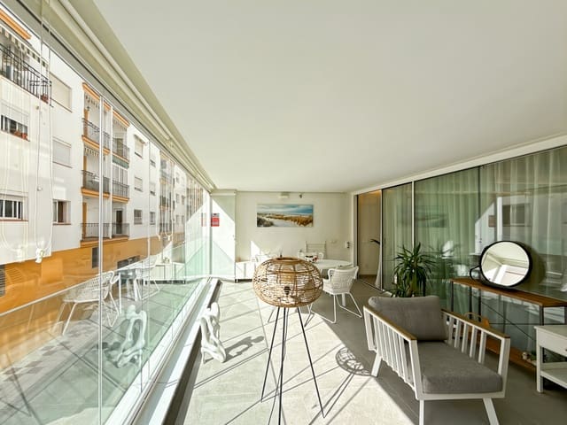 2 makuuhuone Huoneisto myytävänä paikassa Puerto de Estepona, Estepona mukana uima-altaan 
autotalli - 680 000 € (Ref: 9024181)