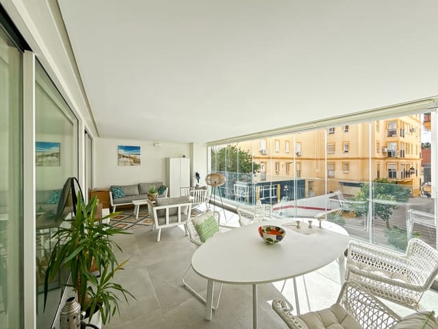 2 makuuhuone Huoneisto myytävänä paikassa Puerto de Estepona, Estepona mukana uima-altaan 
autotalli - 680 000 € (Ref: 9024181)