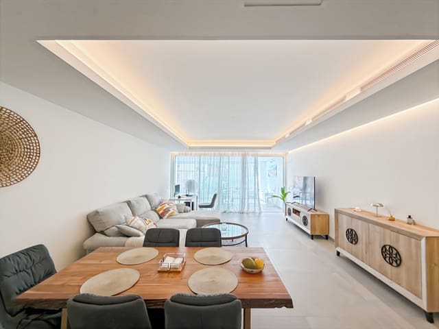 2 sypialnia Apartament na sprzedaż w Puerto de Estepona, Estepona z basenem garażem - 800 000 € (Ref: 9024181)