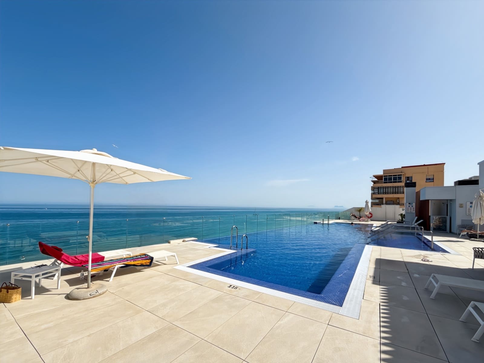2 chambre Appartement à vendre à Estepona avec piscine garage - 800 000 € (Ref: 9024181)