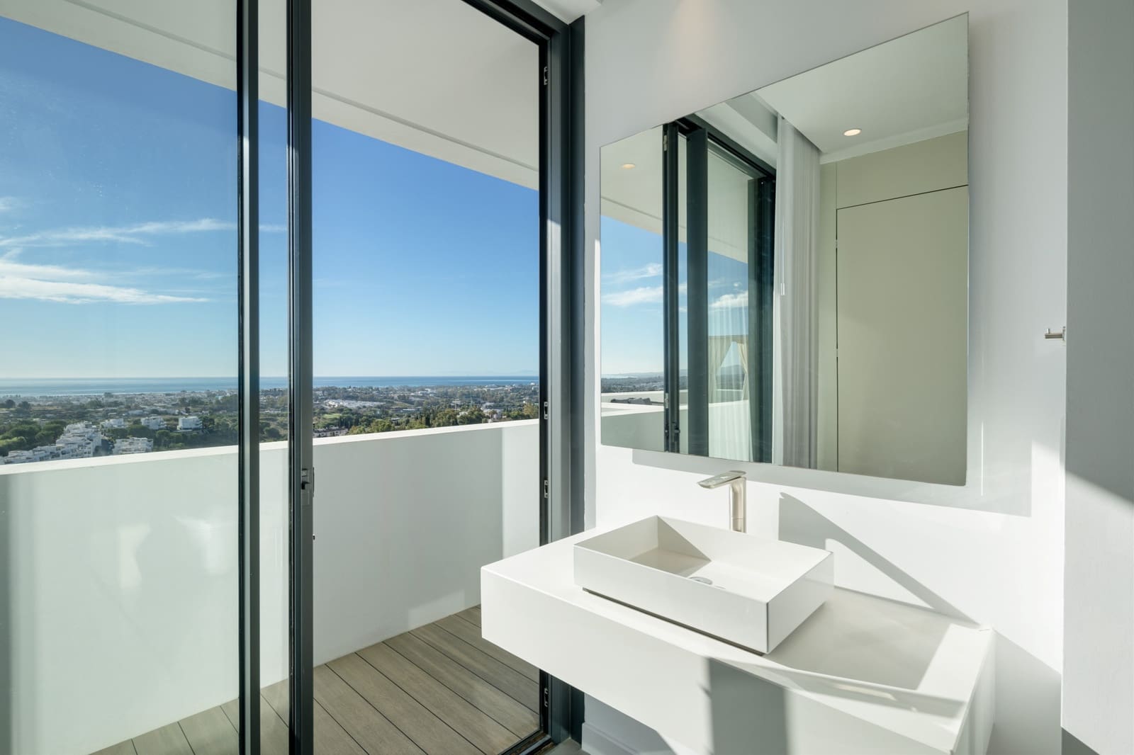 4 bedroom Villa for sale in Benahavis with pool garage - € 3,995,000 (Ref: 9029440)