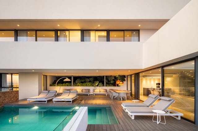 4 bedroom Villa for sale in Benahavís with pool garage - € 3,995,000 (Ref: 9029440)