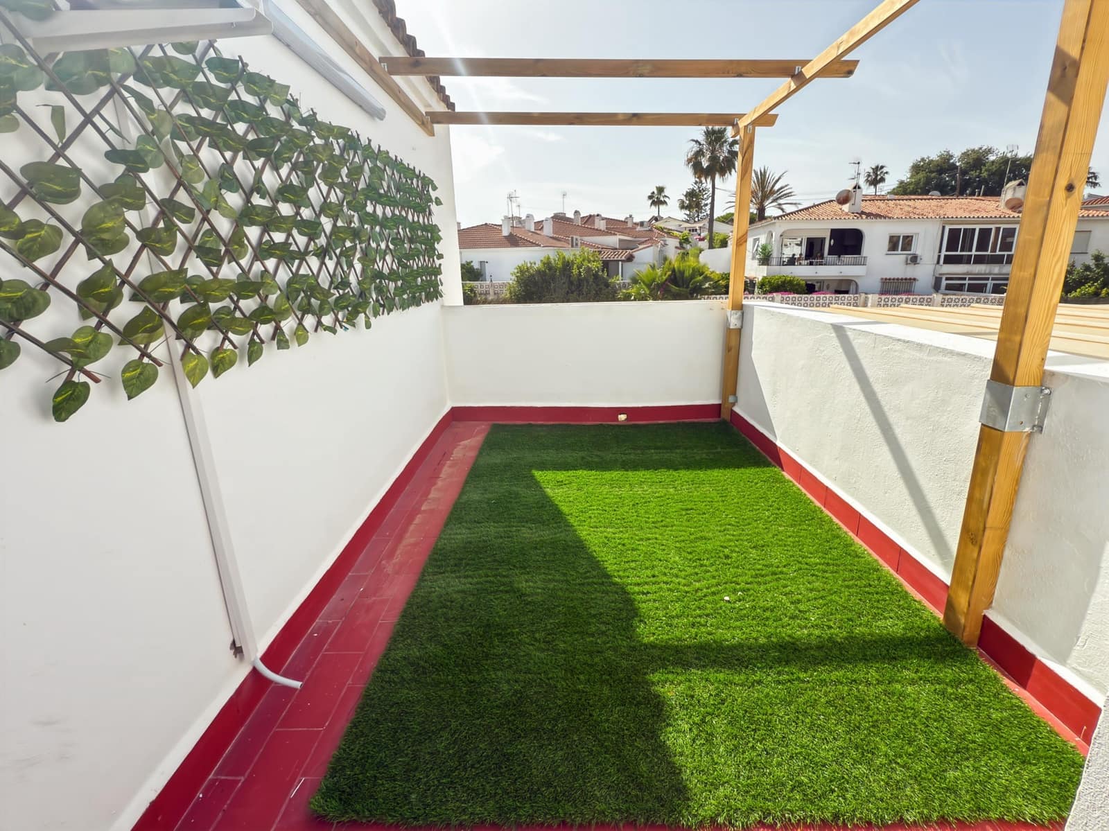 3 chambre Penthouse à vendre à Marbella avec piscine garage - 377 000 € (Ref: 9034749)