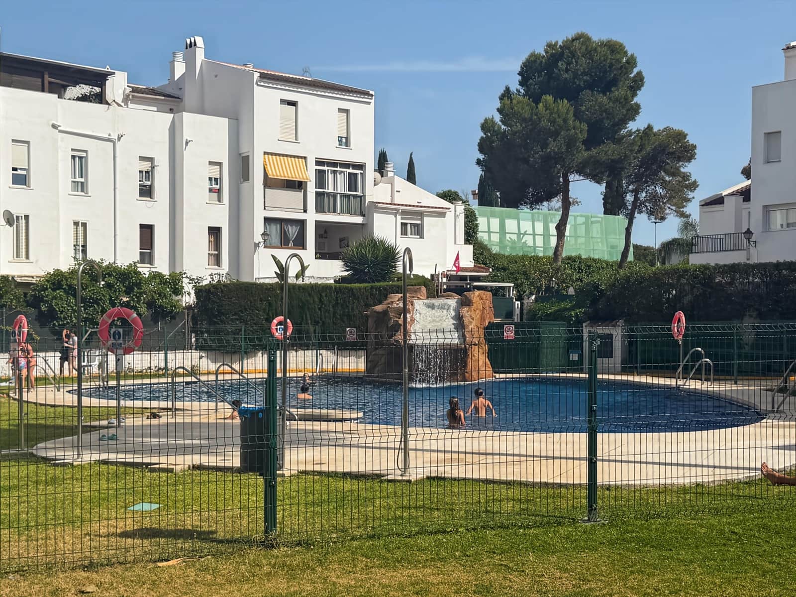 3 chambre Penthouse à vendre à Marbella avec piscine garage - 377 000 € (Ref: 9034749)