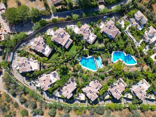 5 quarto Moradia para venda em Marbella com piscina garagem - 2 650 000 € (Ref: 9057766)