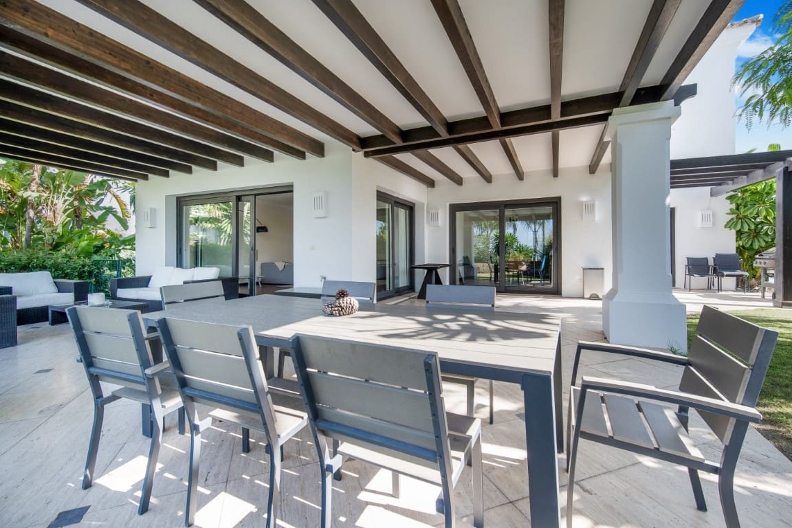 5 bedroom Villa for sale in Marbella with pool garage - € 2,650,000 (Ref: 9057766)