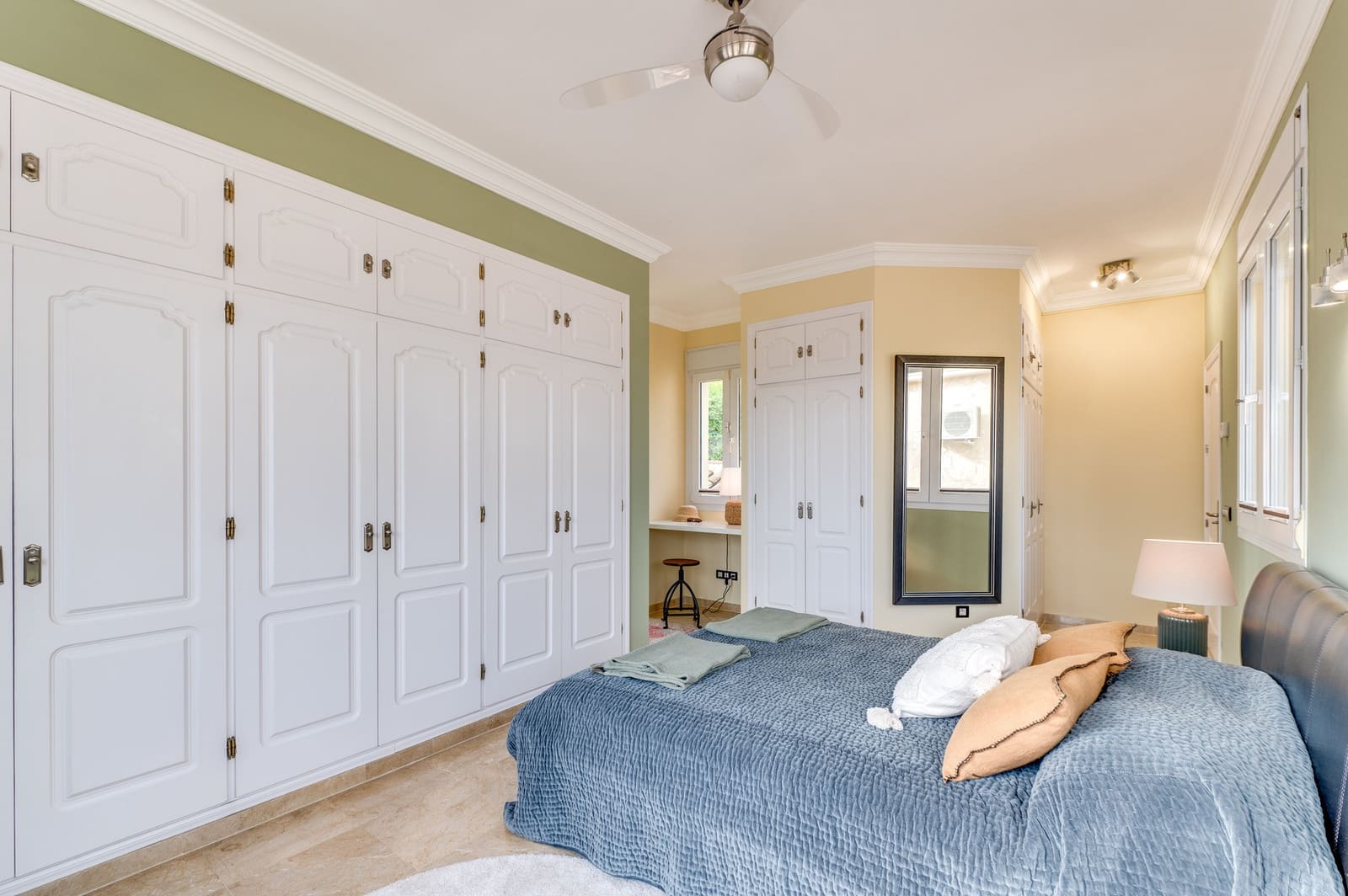 5 makuuhuone Huvila myytävänä paikassa Marbella mukana uima-altaan 
autotalli - 1 990 000 € (Ref: 9057767)