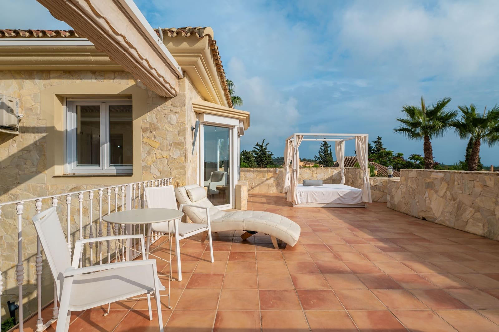 5 makuuhuone Huvila myytävänä paikassa Marbella mukana uima-altaan 
autotalli - 1 990 000 € (Ref: 9057767)