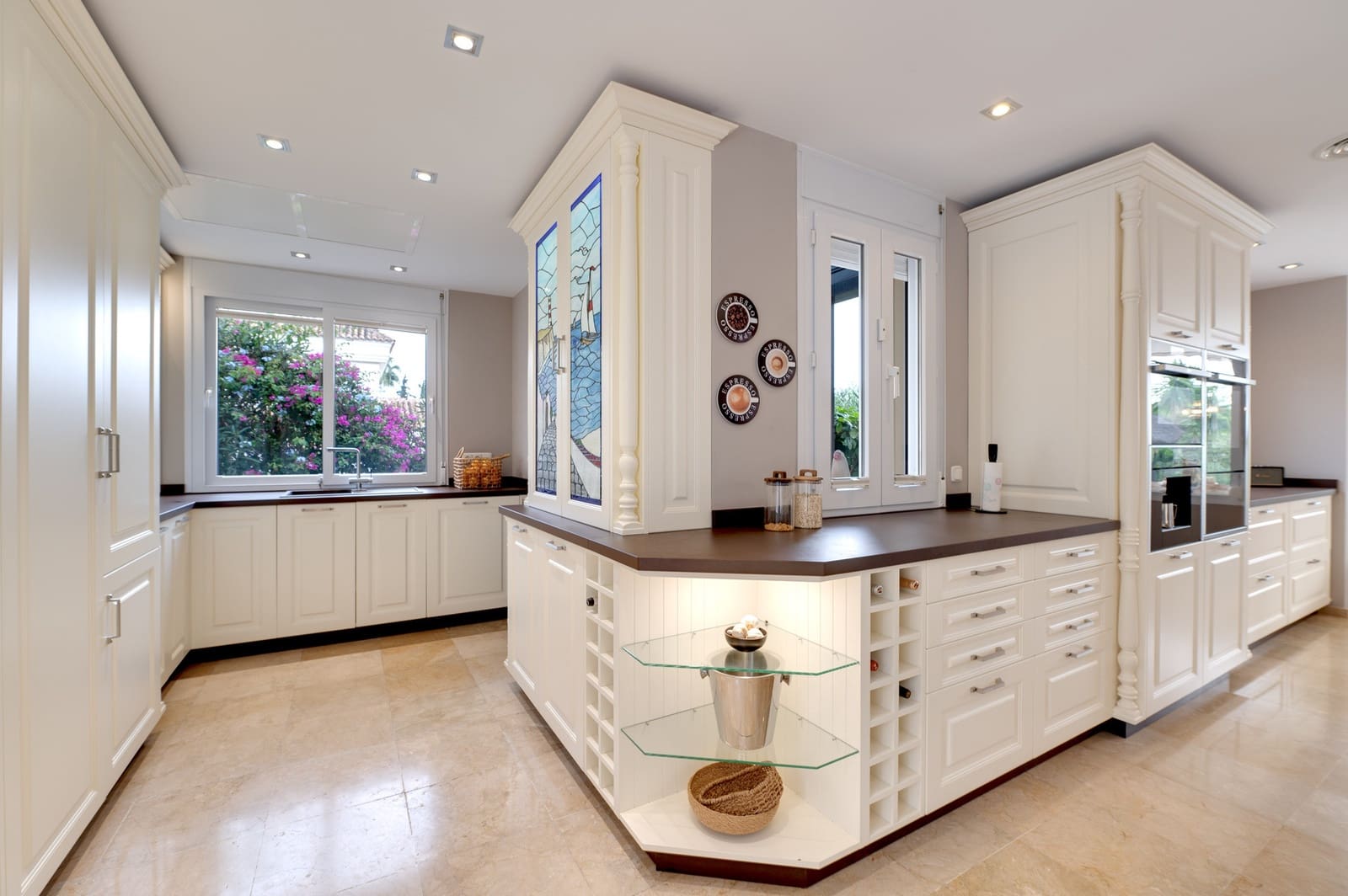 5 makuuhuone Huvila myytävänä paikassa Marbella mukana uima-altaan 
autotalli - 1 990 000 € (Ref: 9057767)