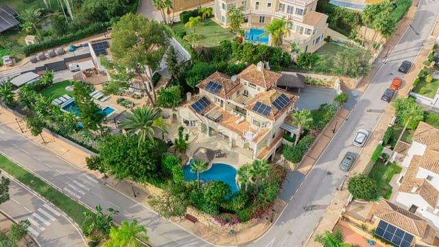 5 makuuhuone Huvila myytävänä paikassa Marbella mukana uima-altaan 
autotalli - 1 990 000 € (Ref: 9057767)