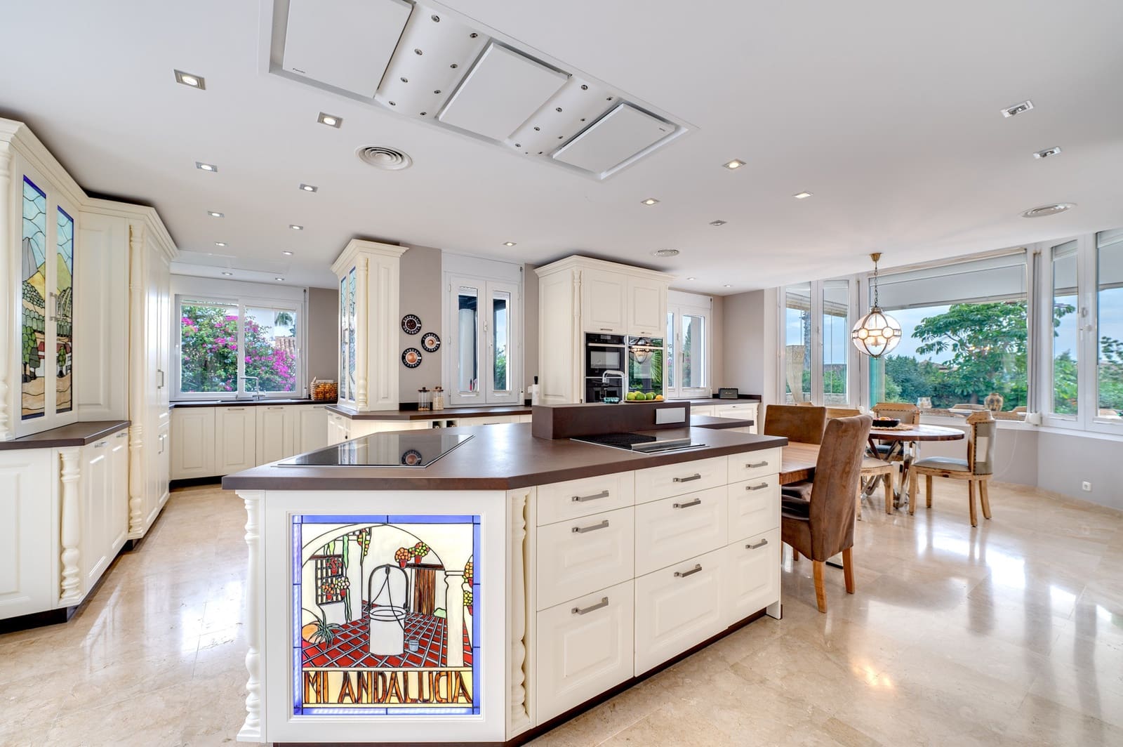 5 Zimmer Villa zu verkaufen in Marbella mit Pool Garage - 1.990.000 € (Ref: 9057767)