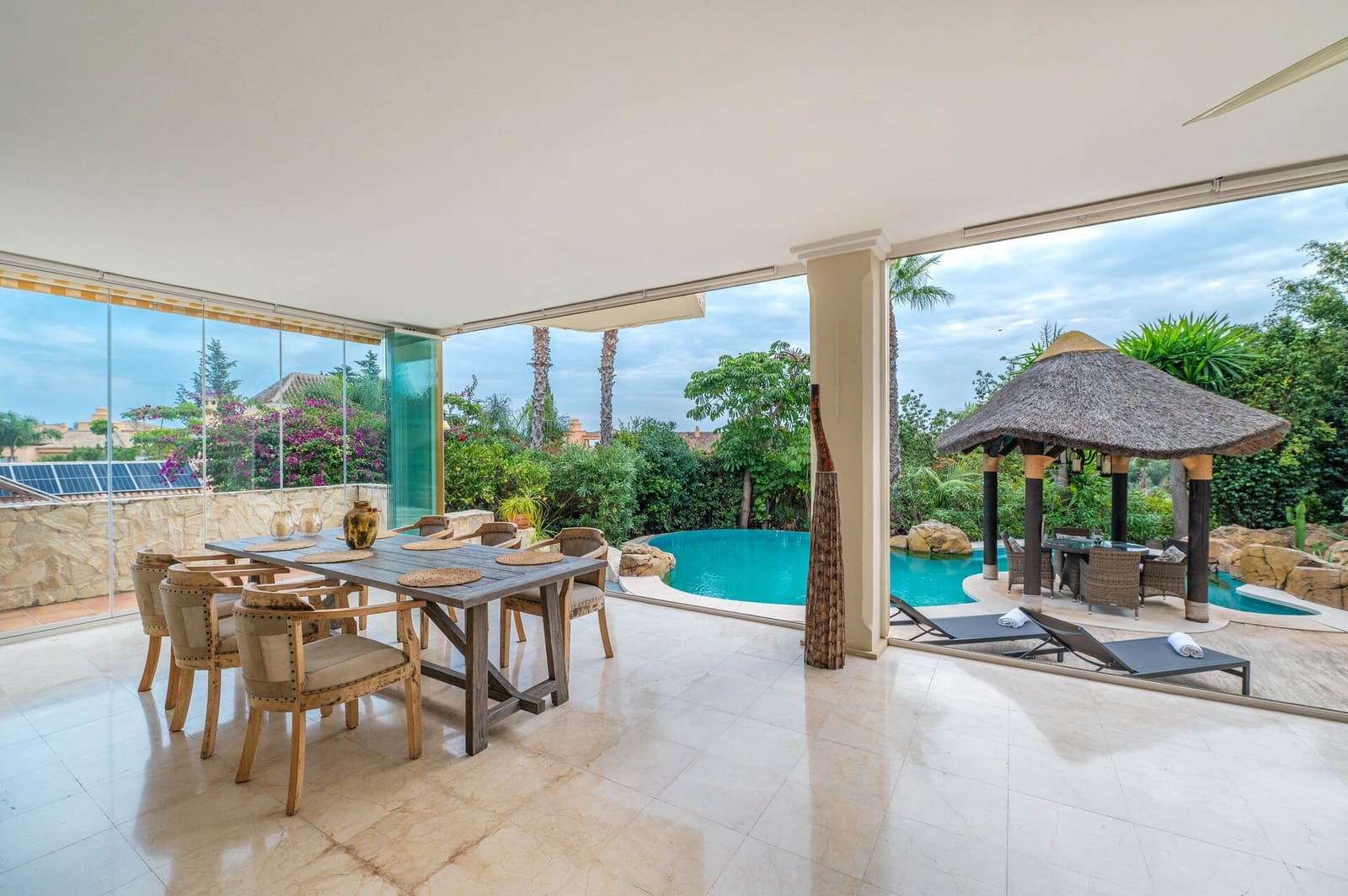 5 Zimmer Villa zu verkaufen in Marbella mit Pool Garage - 1.990.000 € (Ref: 9057767)