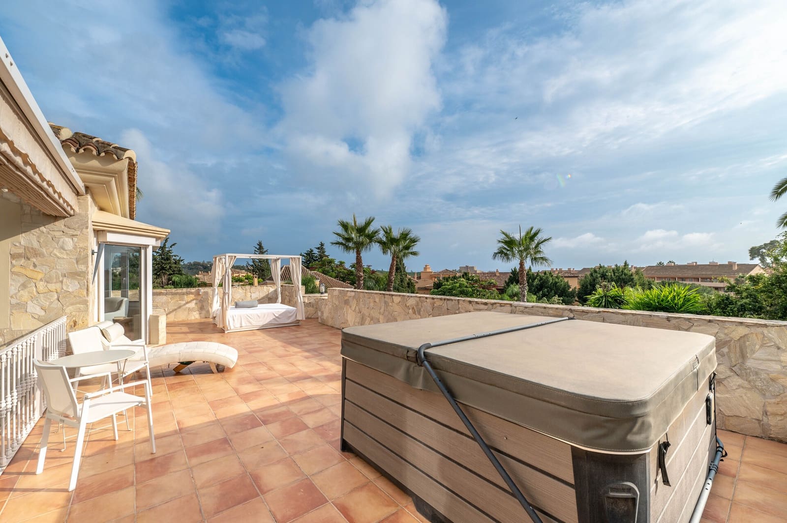 5 Zimmer Villa zu verkaufen in Marbella mit Pool Garage - 1.990.000 € (Ref: 9057767)