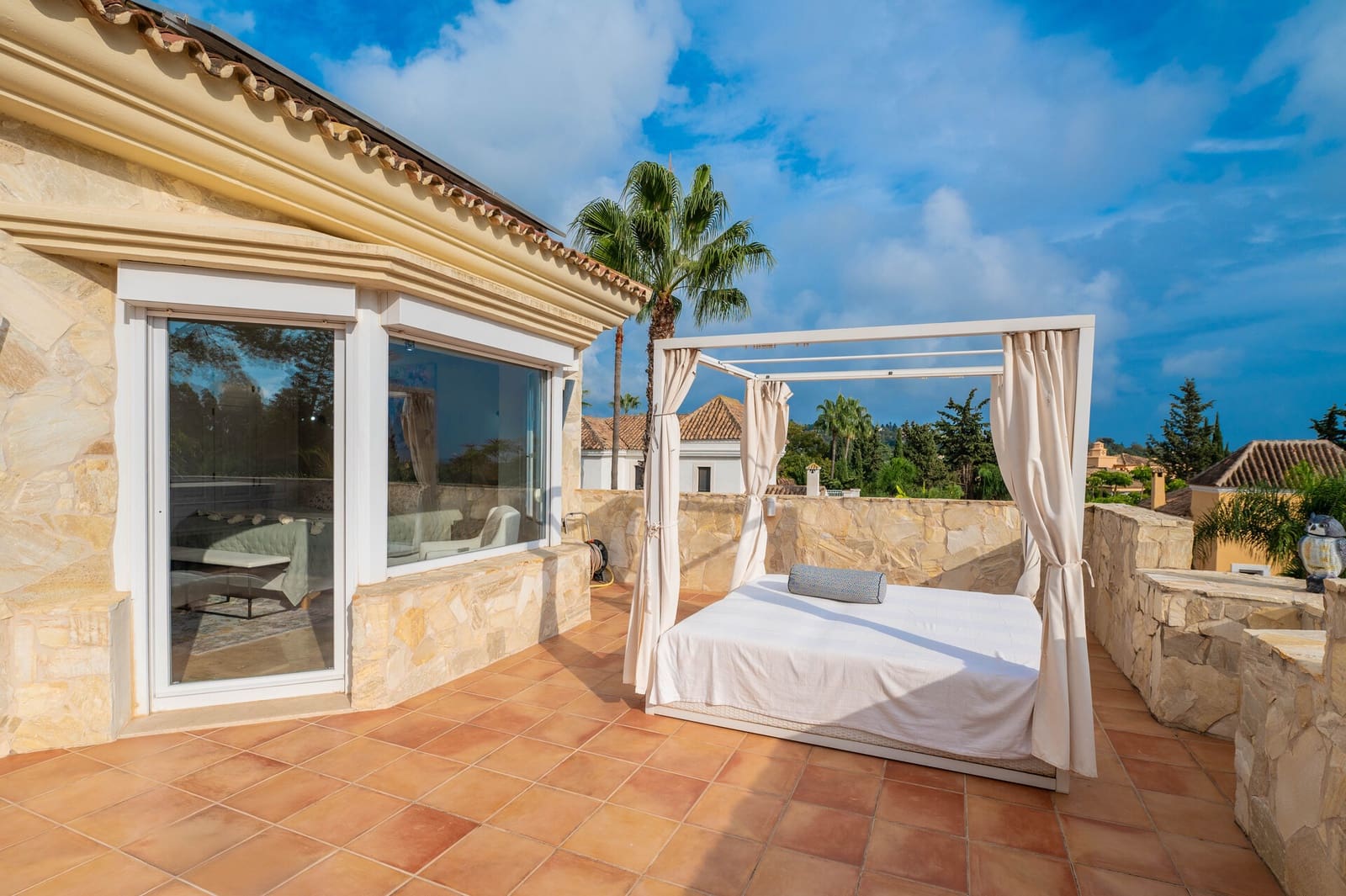 5 Zimmer Villa zu verkaufen in Marbella mit Pool Garage - 1.990.000 € (Ref: 9057767)