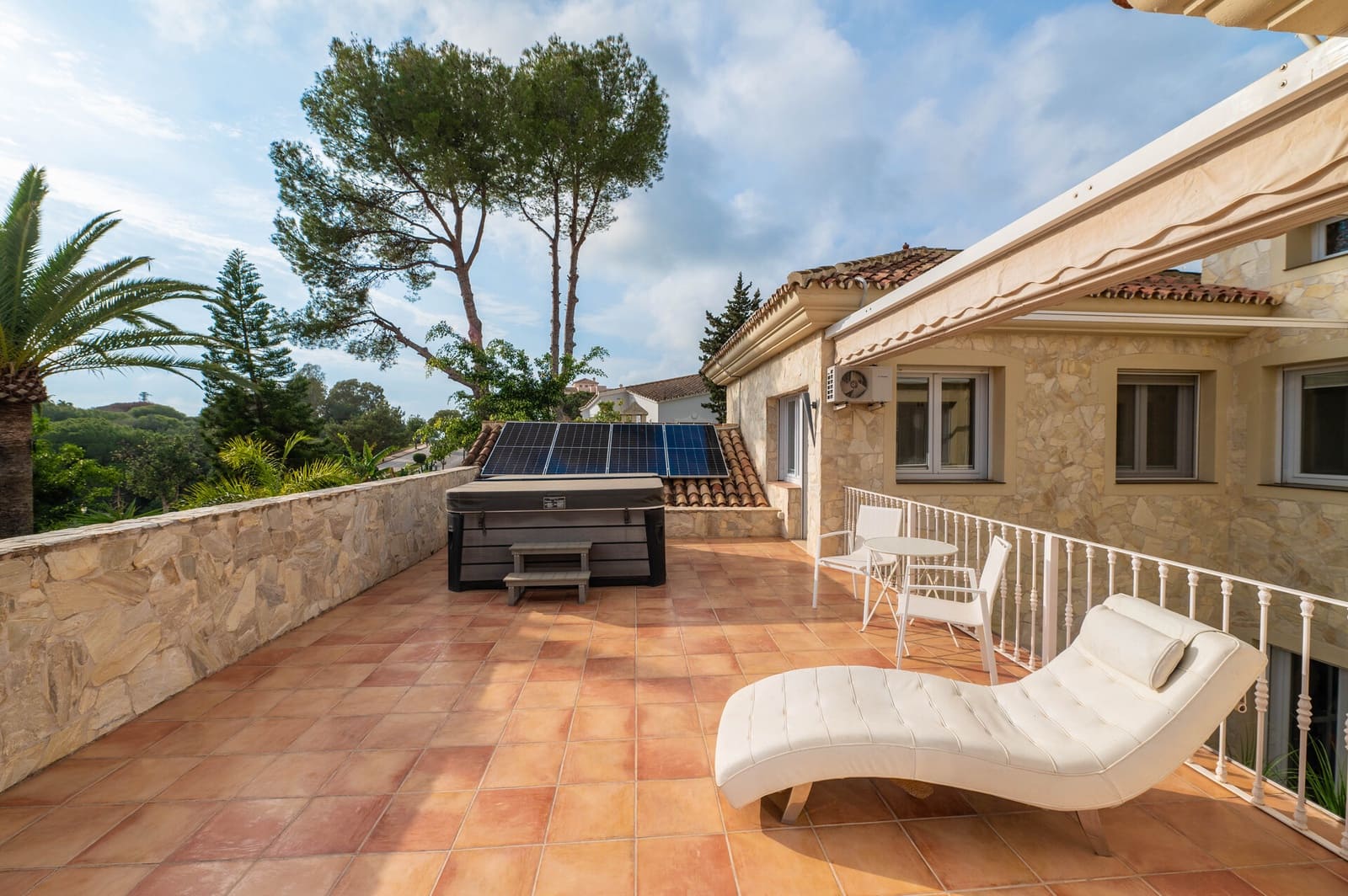 5 Zimmer Villa zu verkaufen in Marbella mit Pool Garage - 1.990.000 € (Ref: 9057767)
