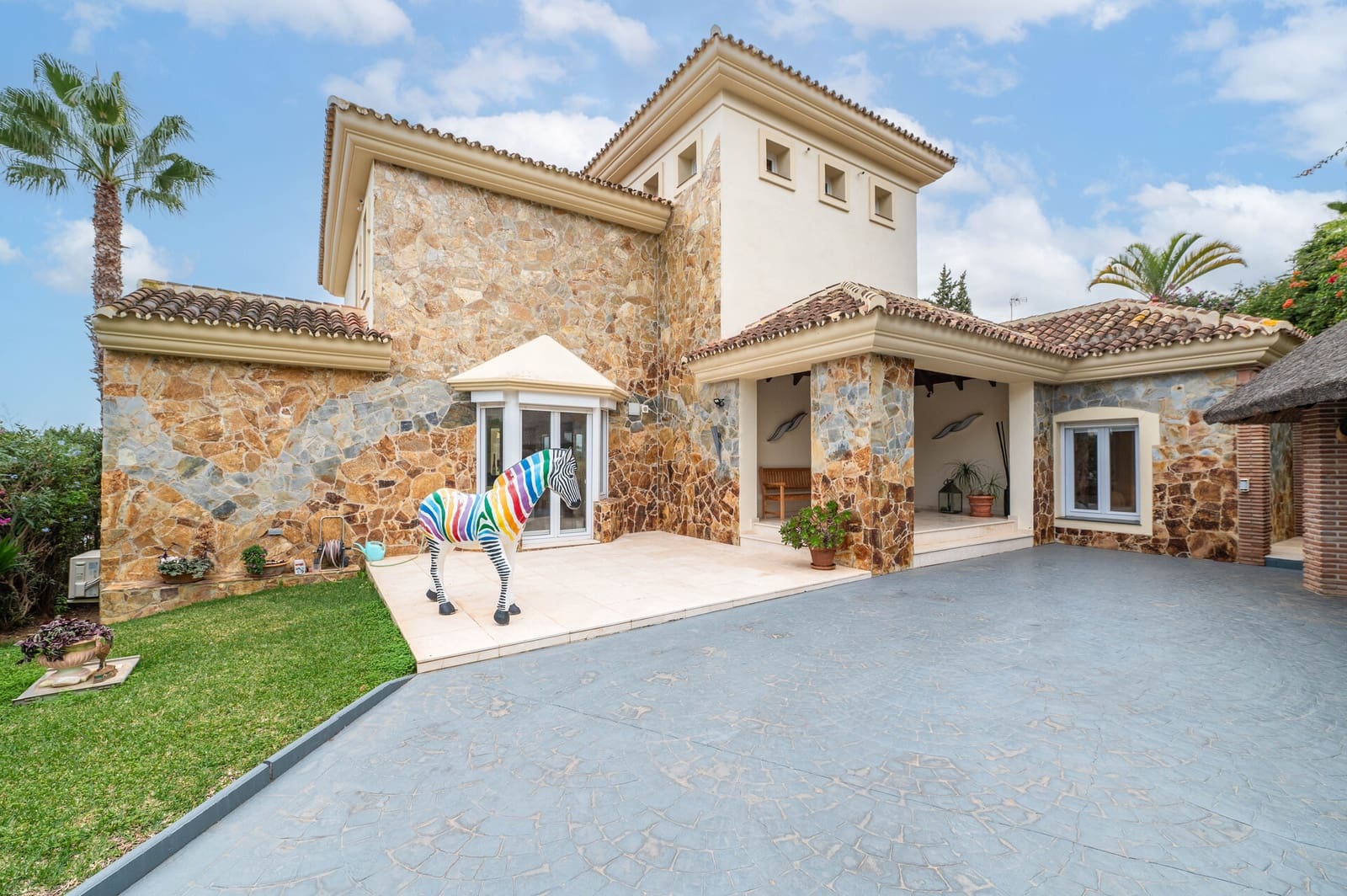 5 Zimmer Villa zu verkaufen in Marbella mit Pool Garage - 1.990.000 € (Ref: 9057767)