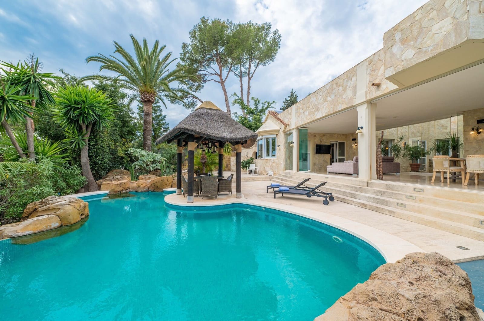 5 Zimmer Villa zu verkaufen in Marbella mit Pool Garage - 1.990.000 € (Ref: 9057767)