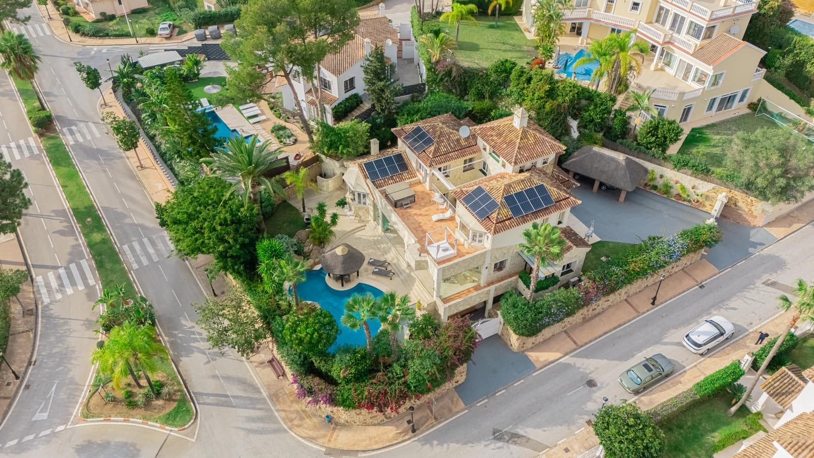 5 Zimmer Villa zu verkaufen in Marbella mit Pool Garage - 1.990.000 € (Ref: 9057767)