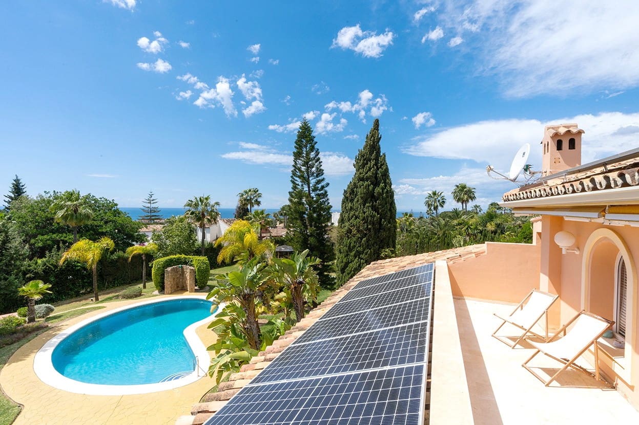 5 bedroom Villa for sale in Marbella with pool garage - € 3,750,000 (Ref: 9062579)