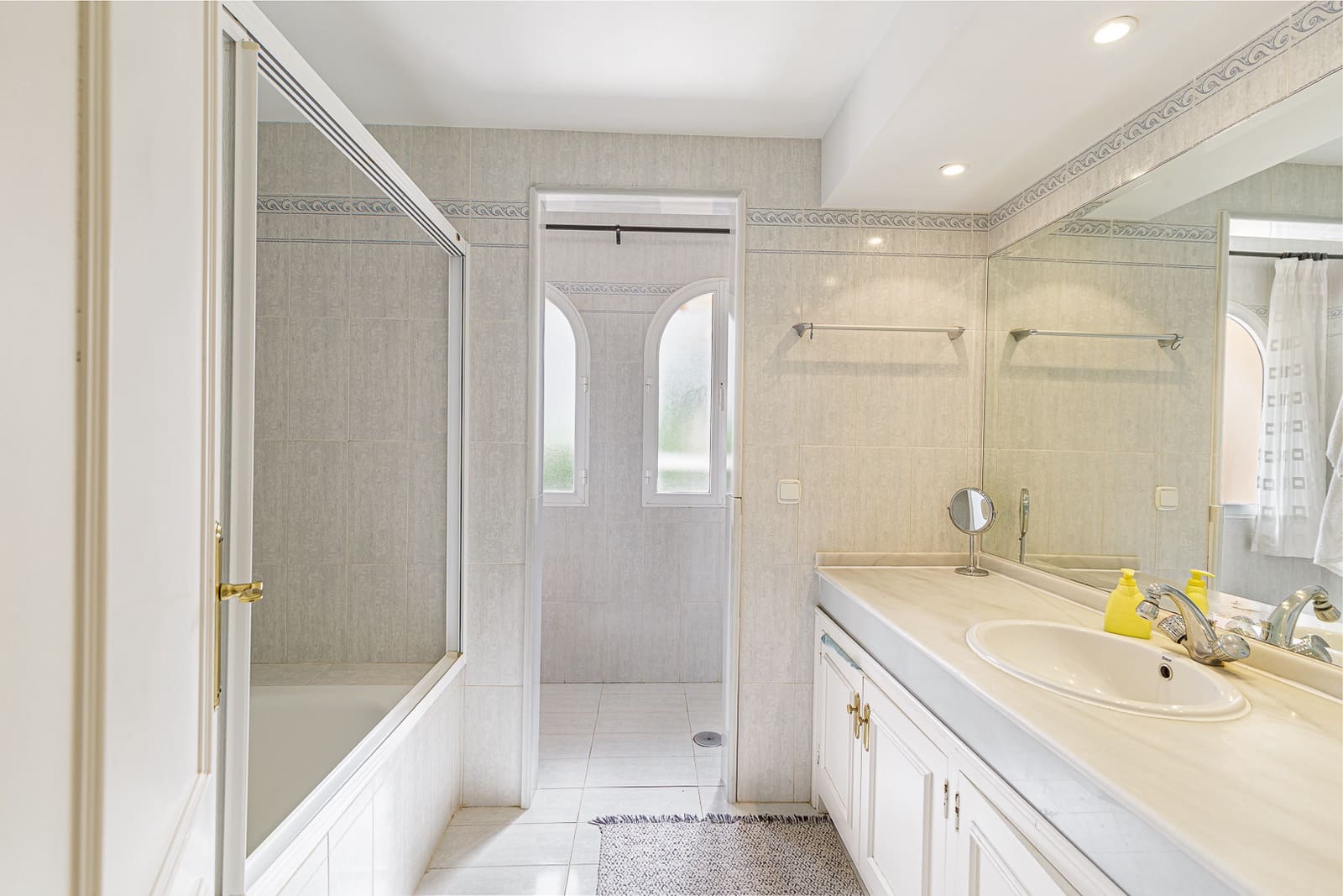 5 bedroom Villa for sale in Marbella with pool garage - € 3,750,000 (Ref: 9062579)